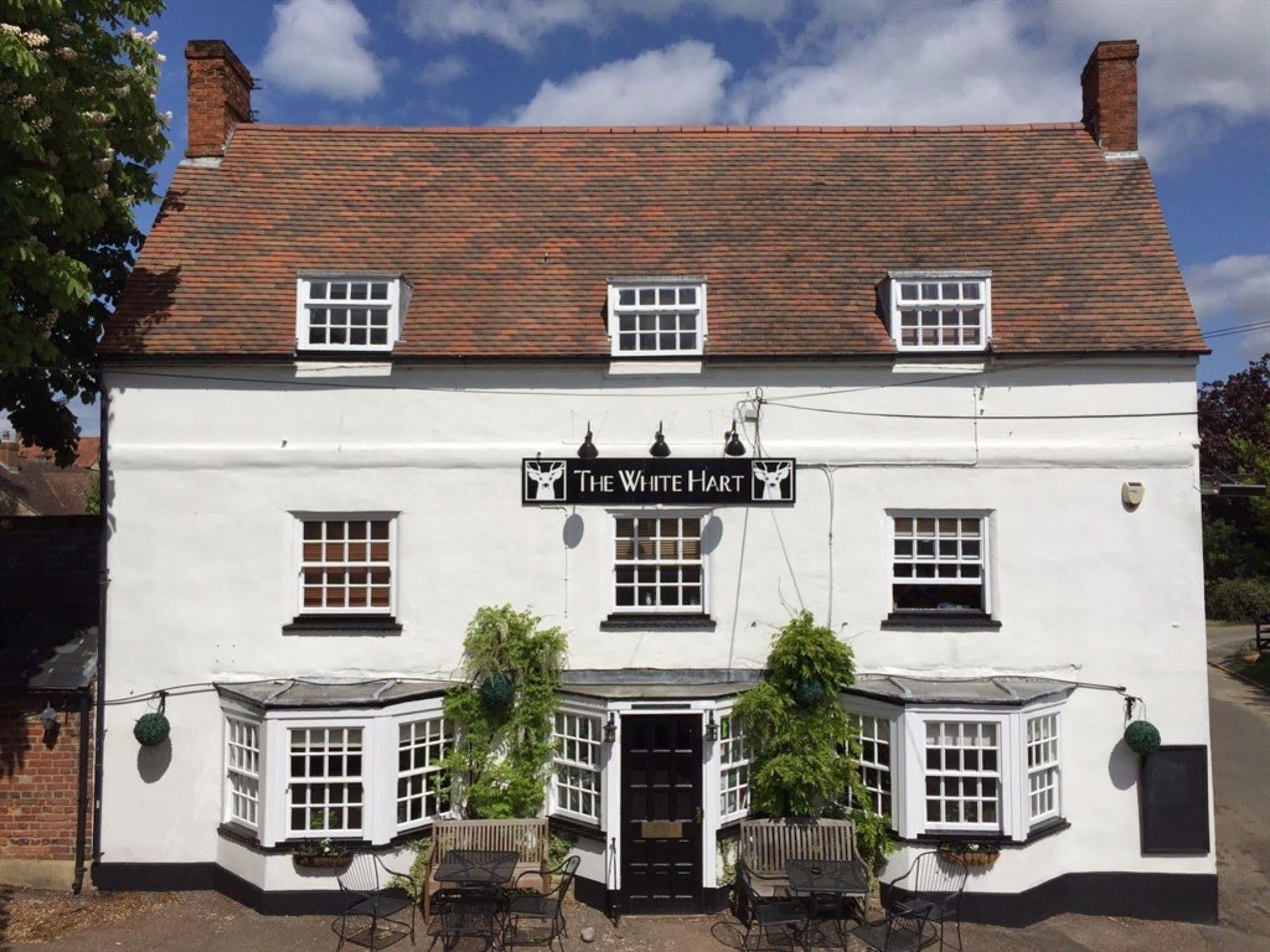 Отель The White Hart Sherington Экстерьер фото