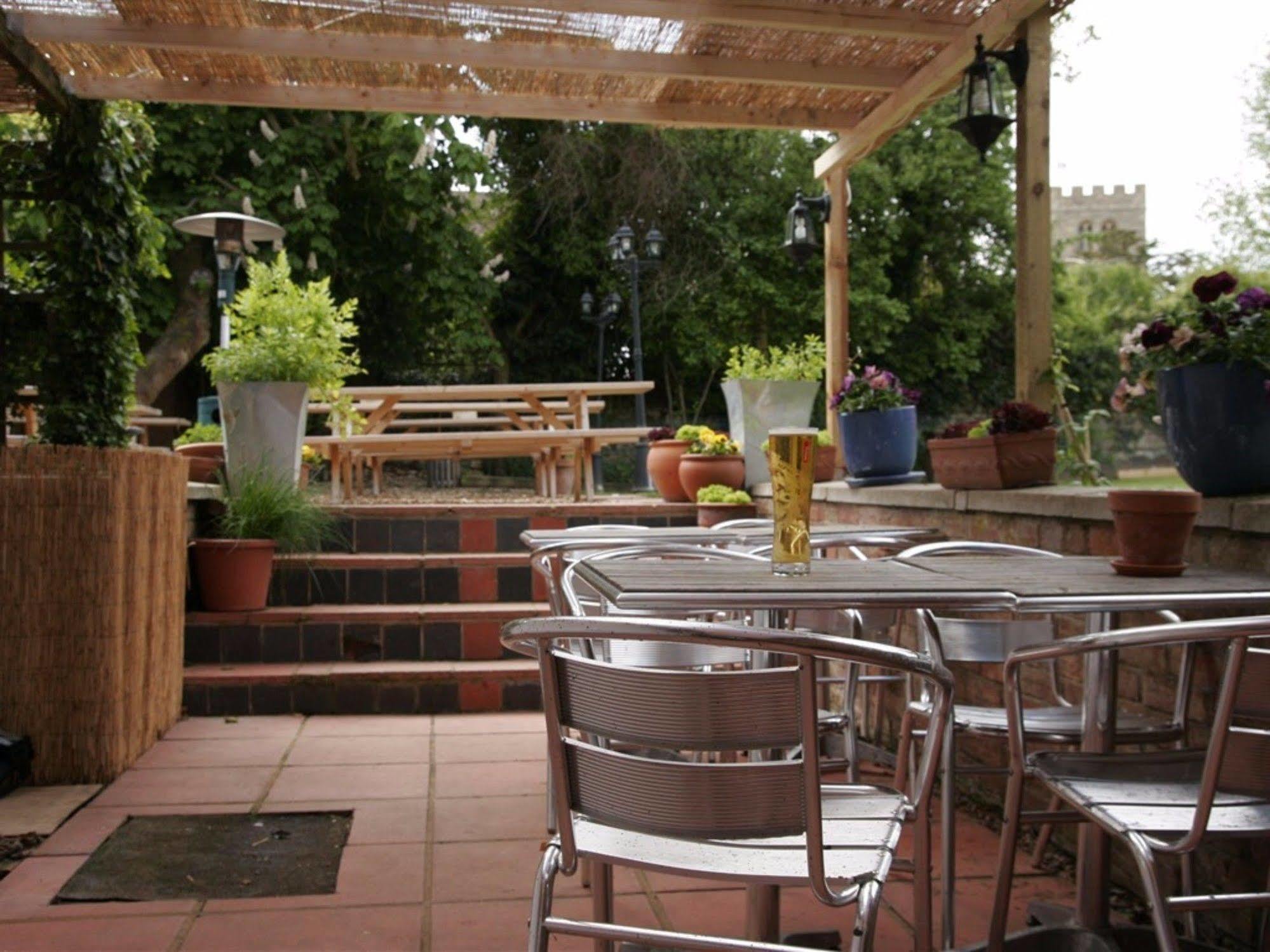 Отель The White Hart Sherington Экстерьер фото