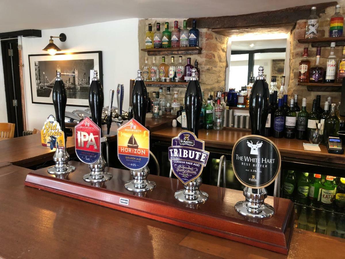 Отель The White Hart Sherington Экстерьер фото