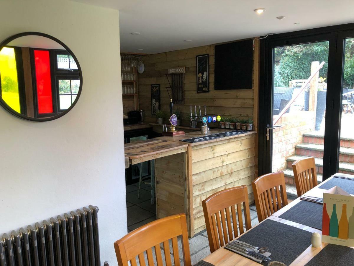 Отель The White Hart Sherington Экстерьер фото